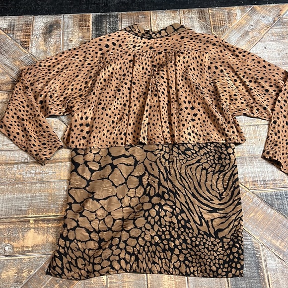 Vintage Lillie Rubin silk animal print top. Size 6. - Picture 7 of 8
